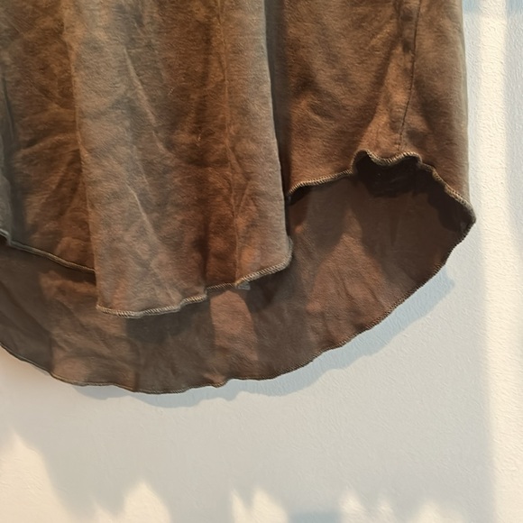 NWT, chaser, womens, olive scoopneck top, shirttail hi-low hem, bell sleeves - Picture 2 of 5